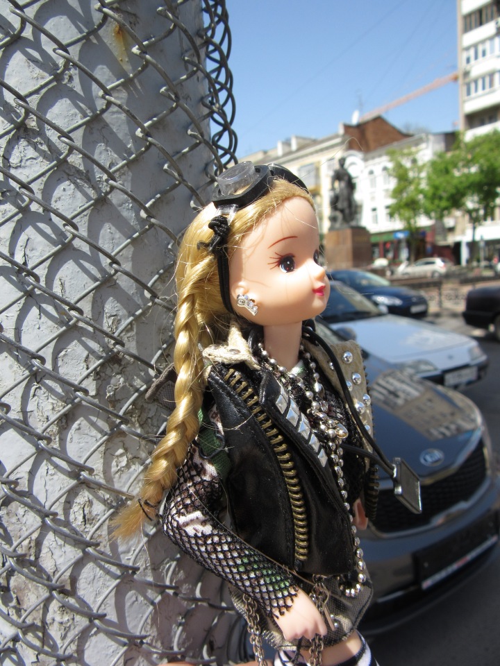 Первое мая. Сложно быть бунтарем, когда ты - милая девочка (фото 7)