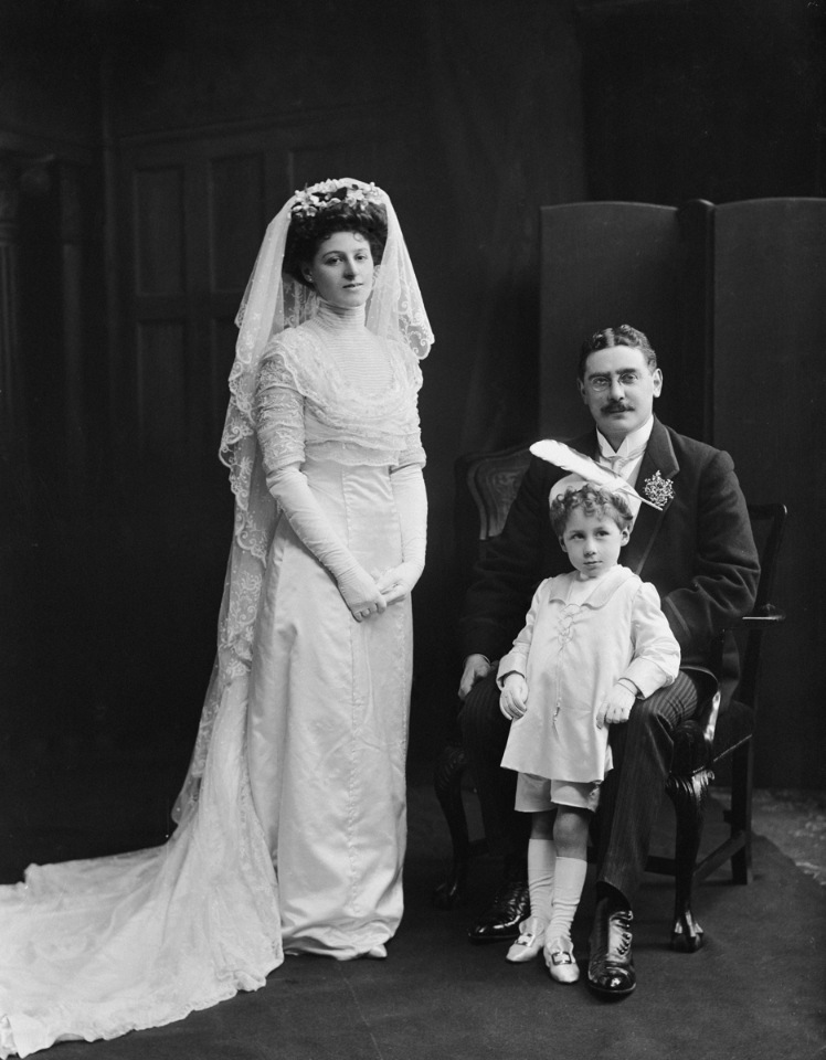 Как менялась мода на свадебные платья (фото 2)