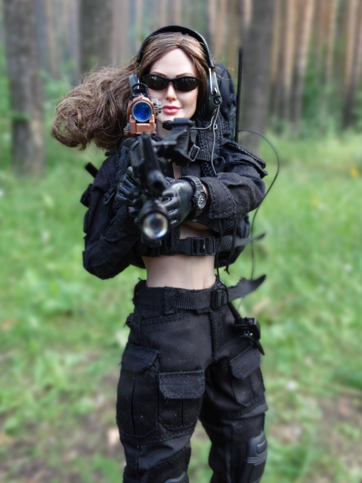 Вот какие бывают у девочек игры! Девушка-стрелок от VERYCOOL и шарнирная фигурка от figma (фото 5)