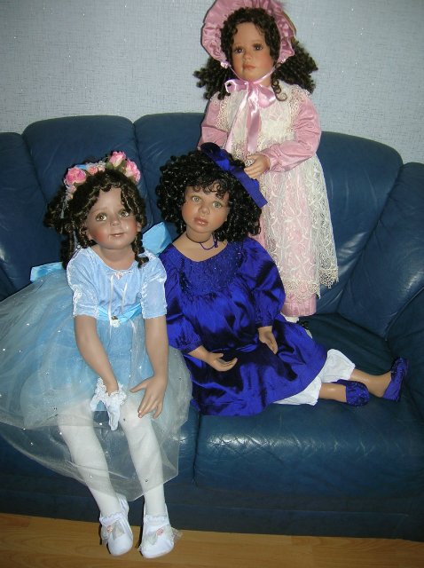 Очень синий топик или Королевский сапфир. Коллекционная фарфоровая кукла Наоми (Naomi) от Кристин Оранж