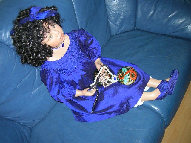 Очень синий топик или Королевский сапфир. Коллекционная фарфоровая кукла Наоми (Naomi) от Кристин Оранж