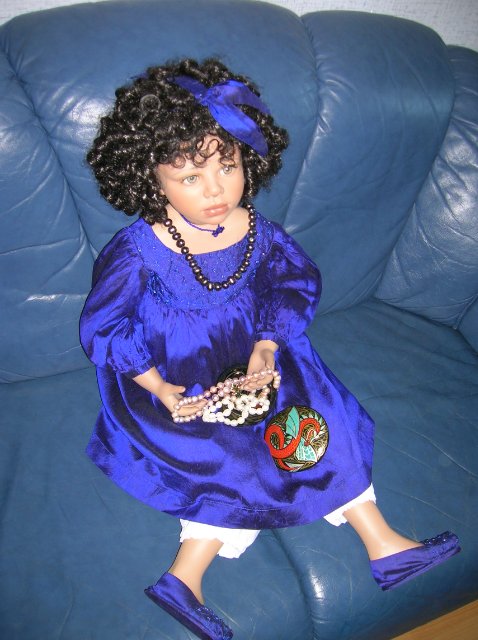 Очень синий топик или Королевский сапфир. Коллекционная фарфоровая кукла Наоми (Naomi) от Кристин Оранж