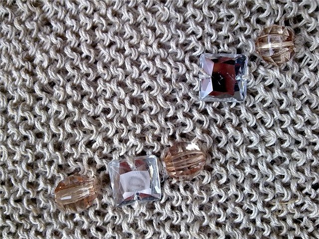 Чем можно украсить кукольные наряды