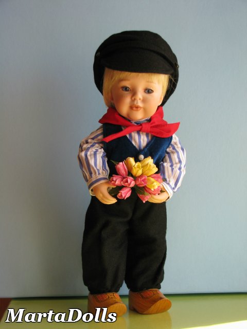 Сладкая парочка. Фарфоровые куклы от Донны Руберт в национальных народных голландских костюмах (фото 6)