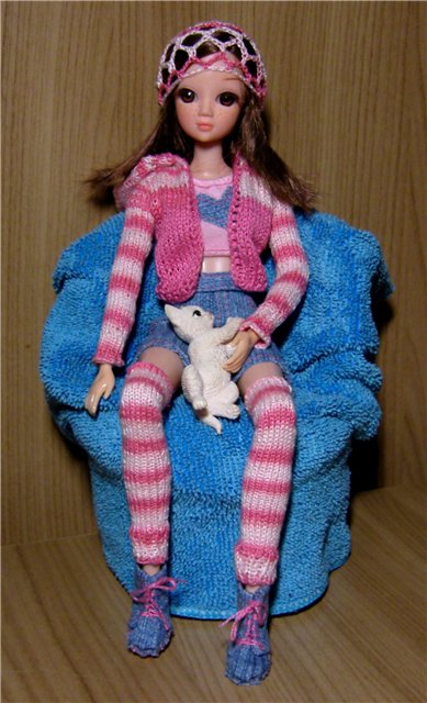 Связаные на шпильках наряды для маленьких кукол (фото 2)