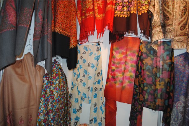 Выставка на Тишинке "Атмосфера творчества". Октябрь 2014. Бусинка к бусинке - получаются бусики! Кружево для антикварных