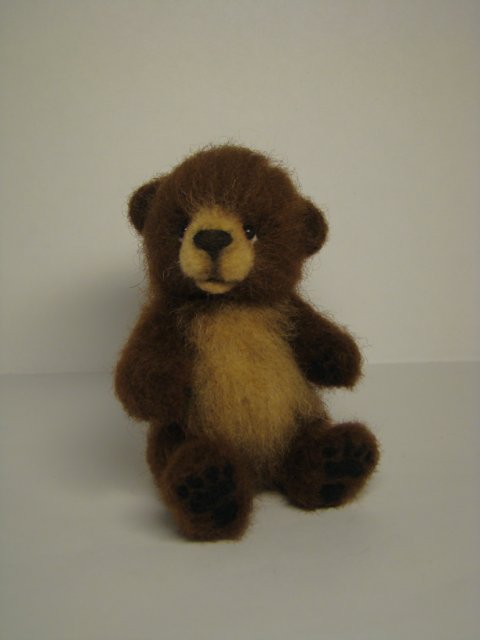 Мишка косолапый по лесу идет. Игрушки валянием из шерсти