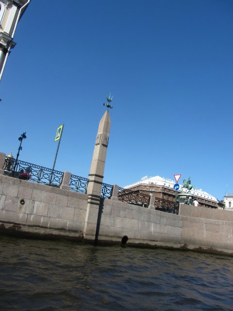 Приглашаем на водную экскурсию по Петербургу