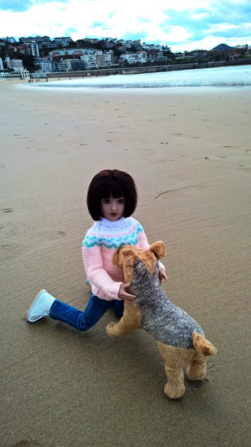 Пегий пёс, бегущий краем моря