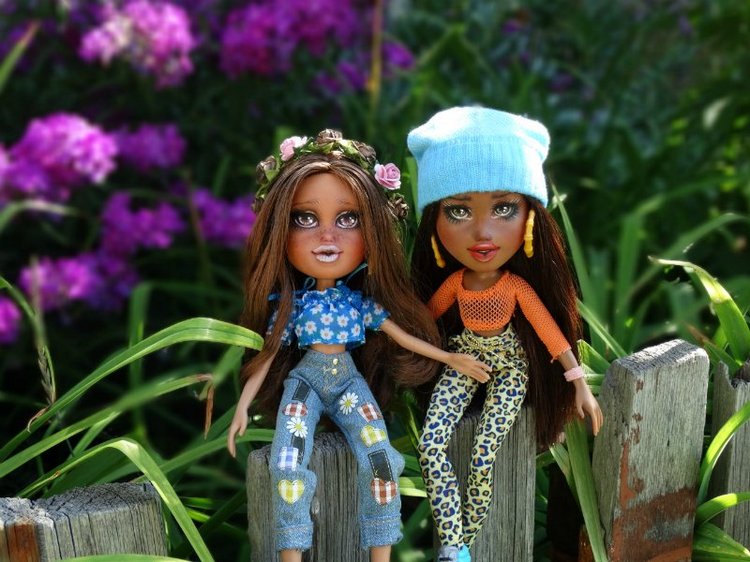 Мои девочки (перерисованные Братц 2015) вышли на улицу