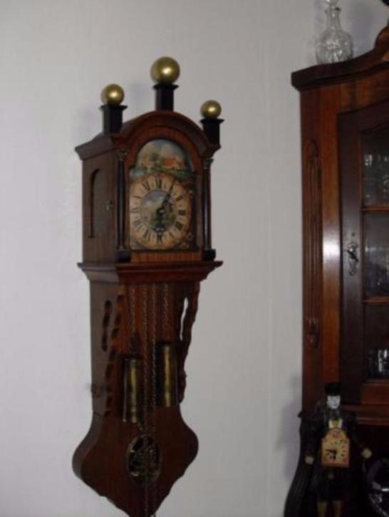 Старинные часы еще идут. Коллекция старинных часов