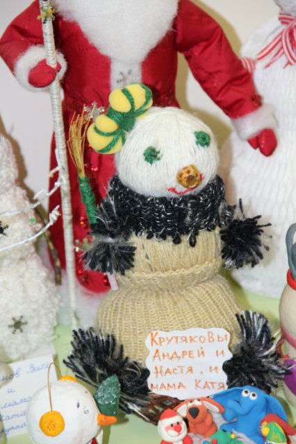 Необычные снеговики из обыденных вещей своими руками