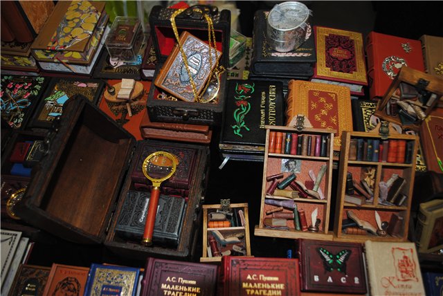 Выставка на Тишинке "Атмосфера творчества". Октябрь 2014. Пройдемся по первому этажу выставки