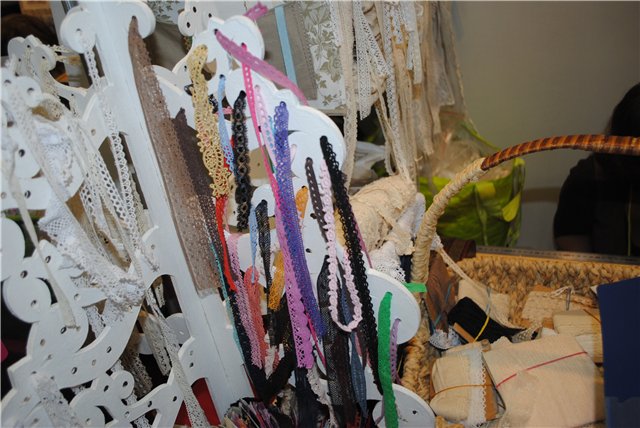 Выставка на Тишинке "Атмосфера творчества". Октябрь 2014. Бусинка к бусинке - получаются бусики! Кружево для антикварных