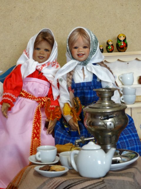 Любимые малышки-химочки в уральских костюмах