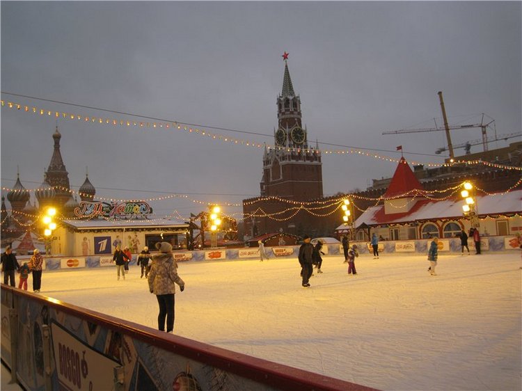 Как Элис и Муся посетили выставку кукол в Гостином дворе