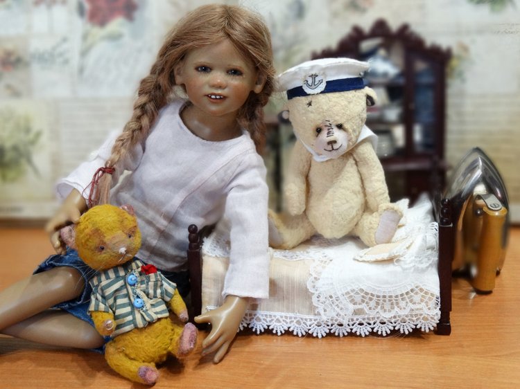 Новые игрушки для любимых кукол