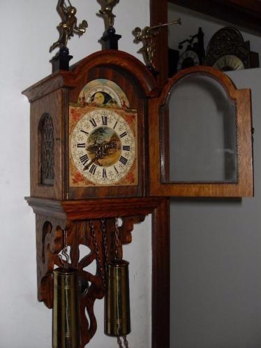 Старинные часы еще идут. Коллекция старинных часов