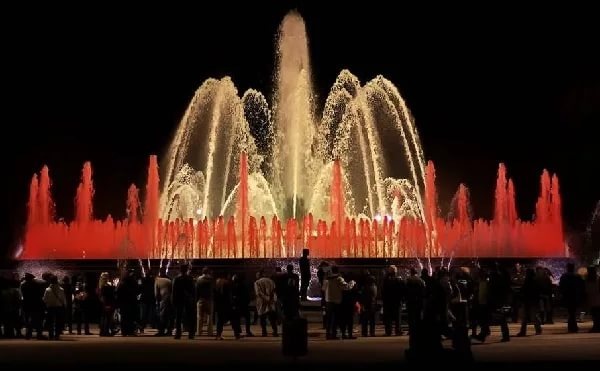 Шоу поющих фонтанов в Барселоне - окунемся с головой