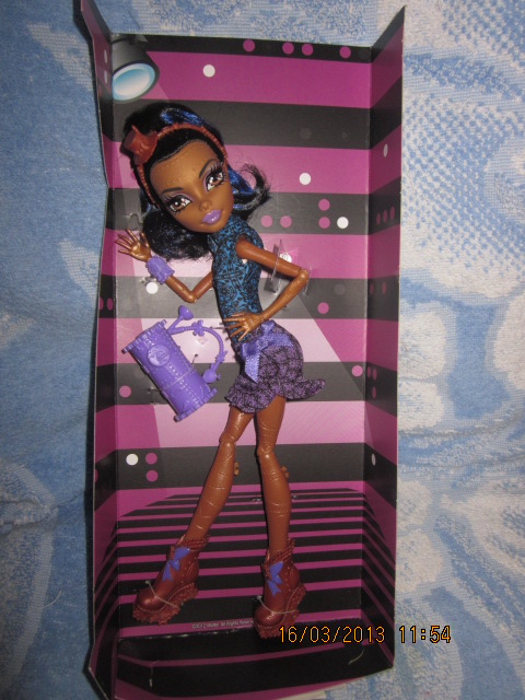 К нам в коробке....приехали "монстры". Куклы Monster High