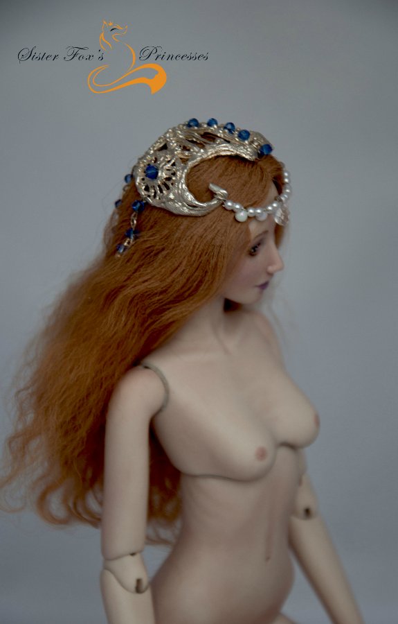 Шарнирная обнаженка и немного серебра. Фарфоровая кукла от SisterFox