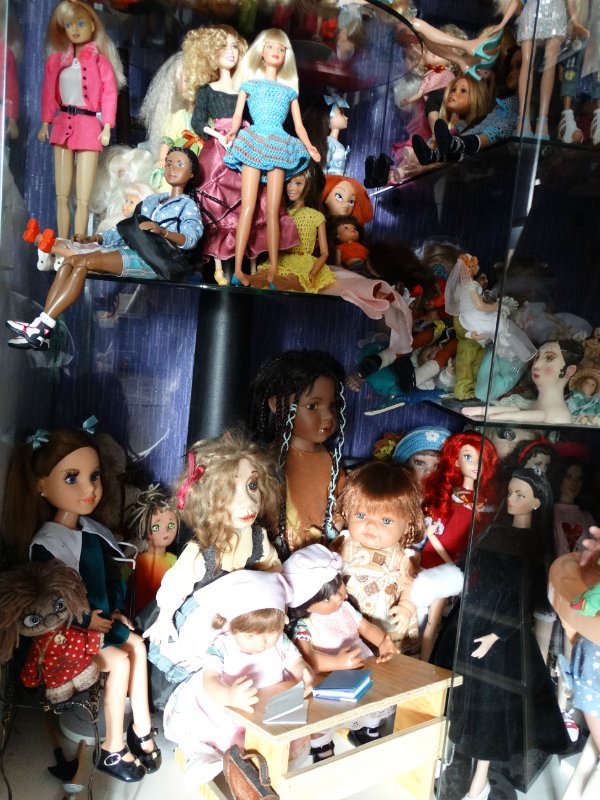 Где всё это умещается? Или моё кукольное царство (фото 2)