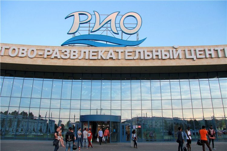 Выставка ретро-автомобилей и выставка уникальных песчаных скульптур в Твери