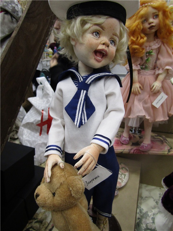 Тишинка, октябрь 2016. Куклы. Начинается выставка с лестницы. Фотобзор | Бэйбики Тишинка, октябрь 2016. Куклы. Начинается выставка с лестницы. Фотобзор