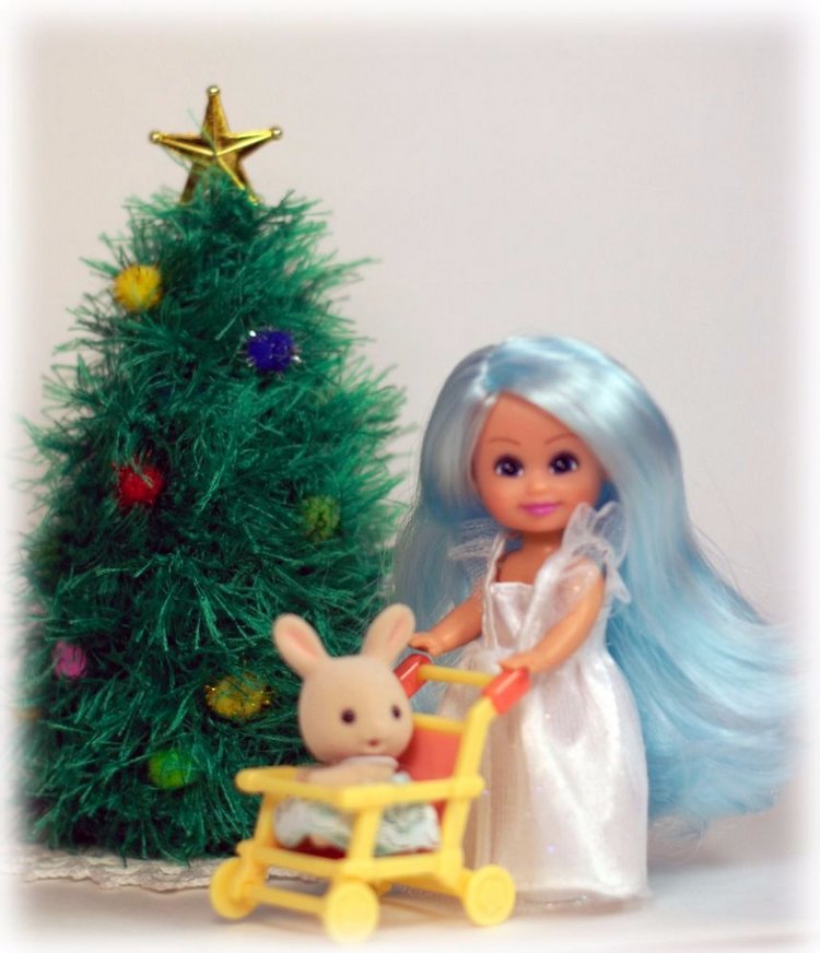 А у любопытной Дуськи на ёлке чуть зайца не увели (фото 4)