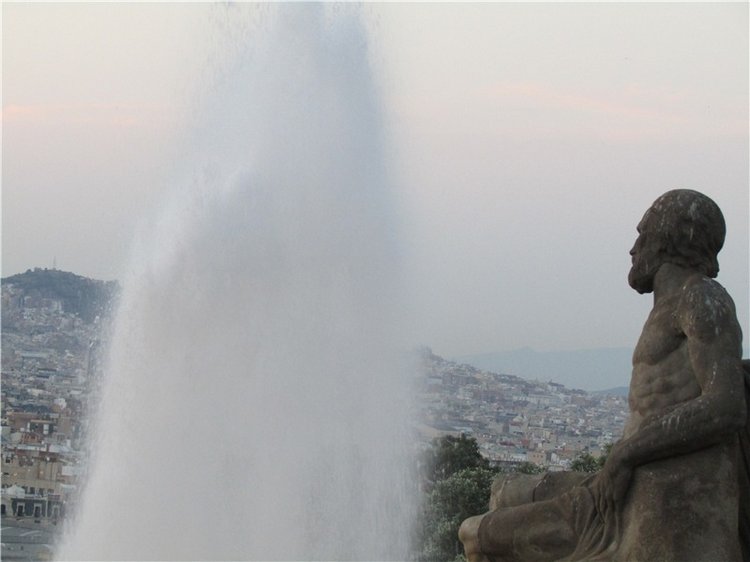 Магический фонтан Монжуика — поющая достопримечательность Барселоны (фото 10)