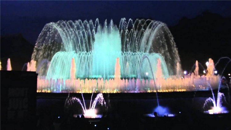 Шоу поющих фонтанов в Барселоне - окунемся с головой