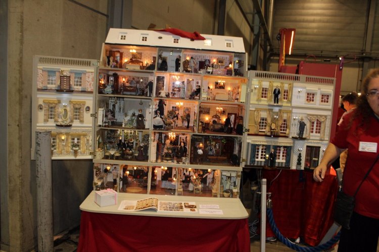 Все на выставку! Кукольные домики и миниатюра