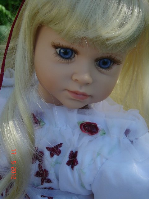 Две сестрицы Ллойда Миддлетона - настоящие принцессы (фото 7)