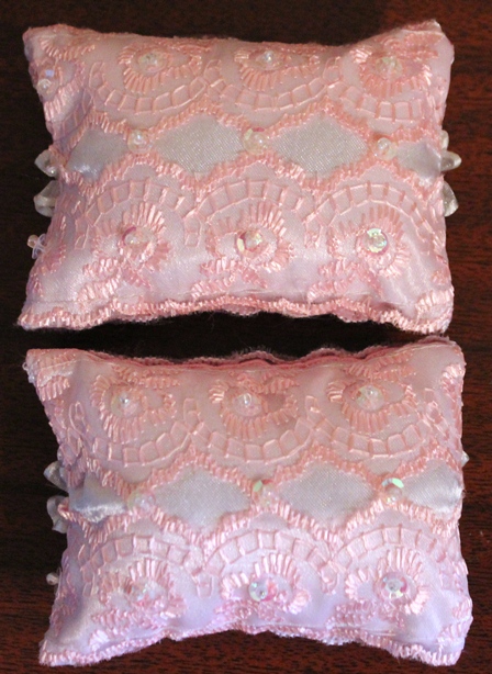 Двуспальная кровать для кукол