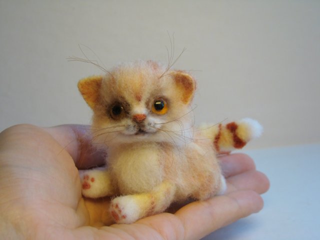 Усатый - полосатый. Авторская игрушка валянием из шерсти Ольги Чернухо (фото 6)