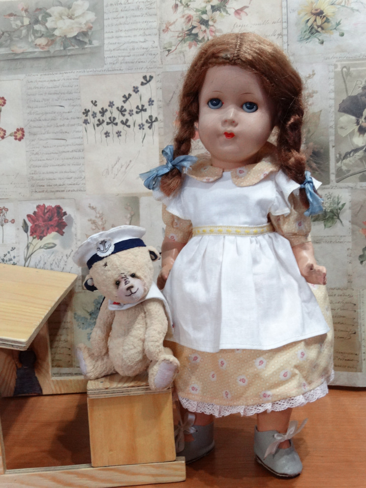 Старенькие куколки с игрушками (фото 6)