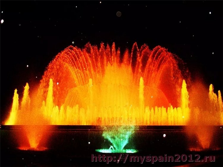 Шоу поющих фонтанов в Барселоне - окунемся с головой