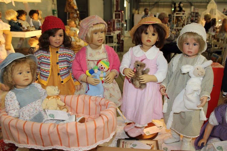 Все на выставку! Продолжение: Куклы и мишки
