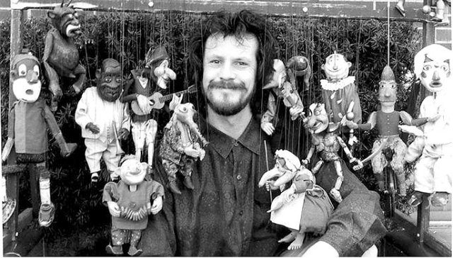 Кукольник, кукольник, чёрная душа, Что ты делаешь с бедною куклой (фото 5)