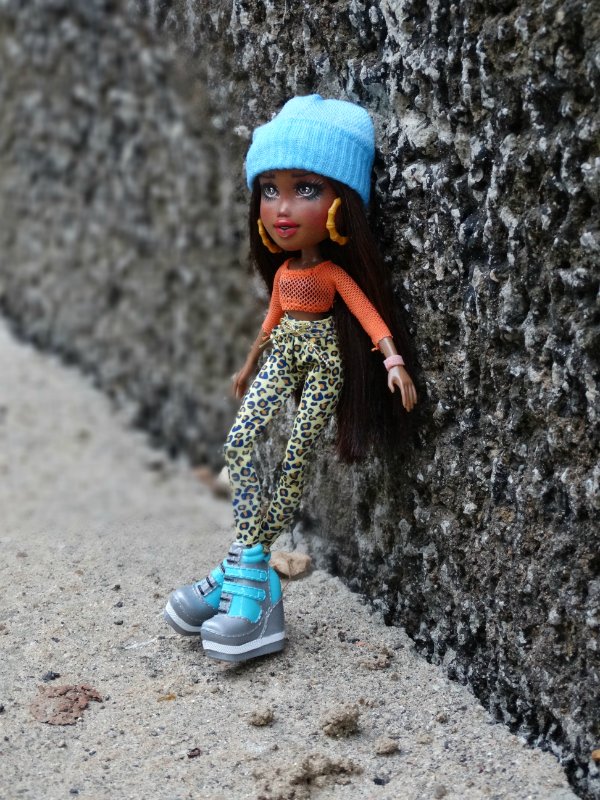 Мои девочки (перерисованные Братц 2015) вышли на улицу