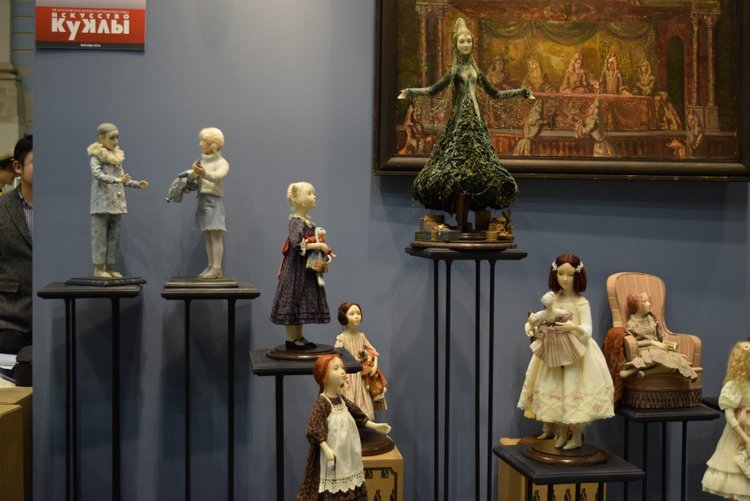 VII Московская международная выставка "Искусство Куклы". Портреты кукольной души или незримый диалог. Часть 2