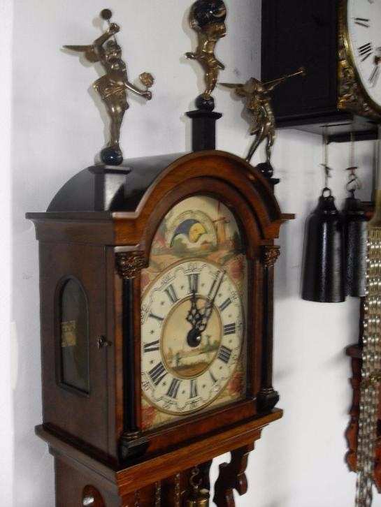 Старинные часы еще идут. Коллекция старинных часов