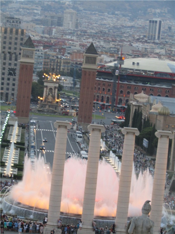 Магический фонтан Монжуика — поющая достопримечательность Барселоны