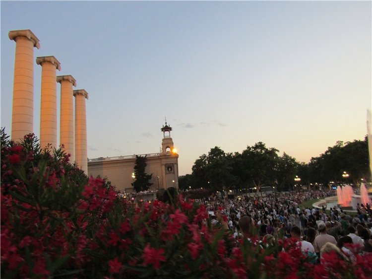 Шоу поющих фонтанов в Барселоне - окунемся с головой (фото 7)