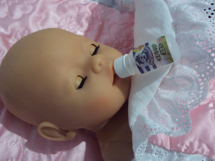 Как быстро уложить спать малыша, потерявшего соску с магнитиком (или: бутылочка - своими руками из подручных средств) (фото