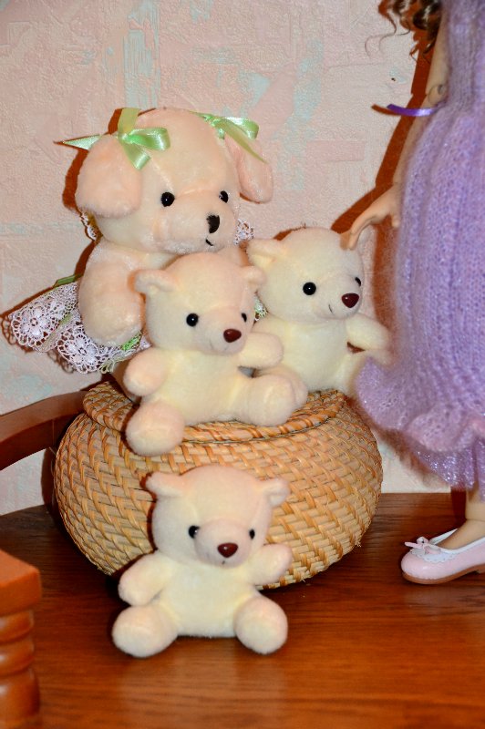 Платье + глазки = образ готов:) Larissa & Miki Kaye Wiggs