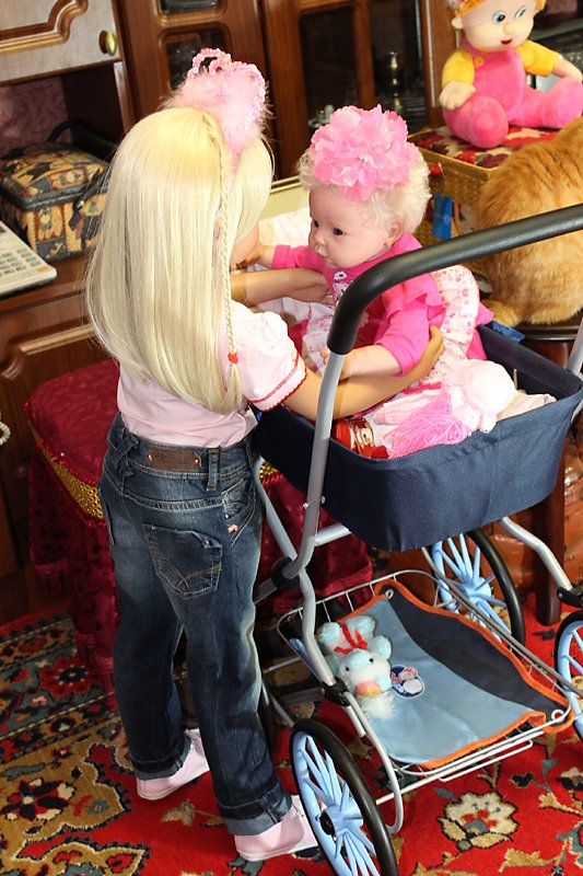 Сестрички - кукла реборн Криста и куколка Susan Lippl (фото 5)