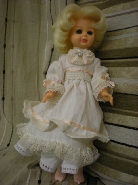 Не антикварное платье для не антикварной куклы