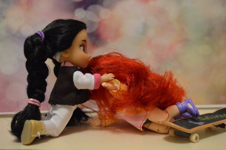 Мини дисней аниматорс Жасмин - покатушки на скейте