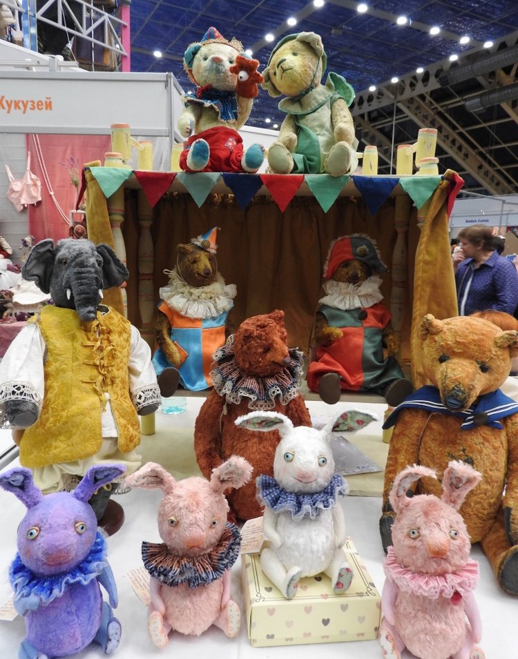 Зверюшки на балу. Тишинка 2017